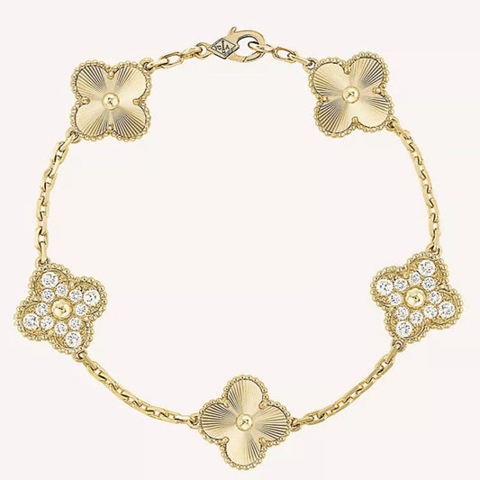 Four Leaf Clover Bracelet in stunning Gold and Diamond
